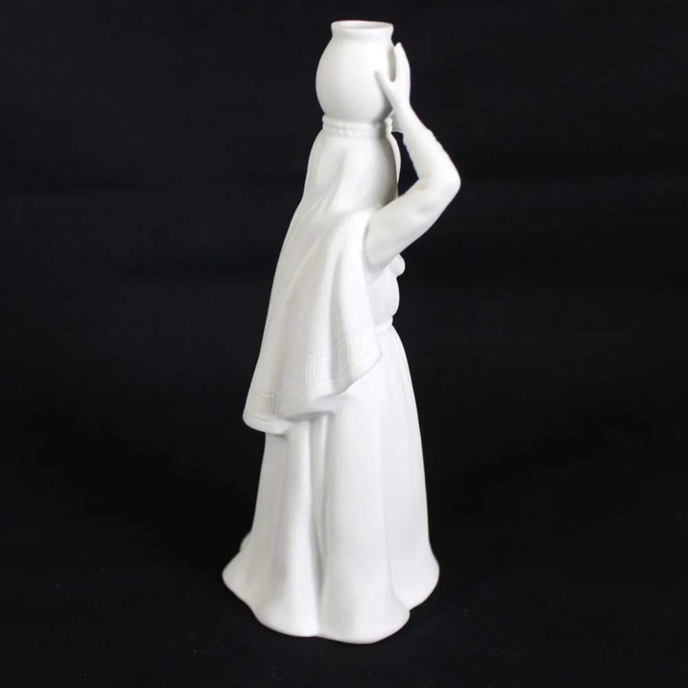 Vintage 1990 Avon Nativity WOMAN WITH WATER JAR Porcelain Figurine White - Picture 4 of 7